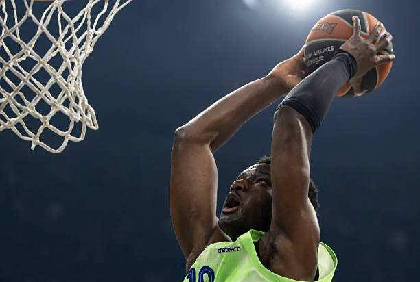 法甲劲旅或签下前马刺内线球员，但遭遇重伤延误转会进程